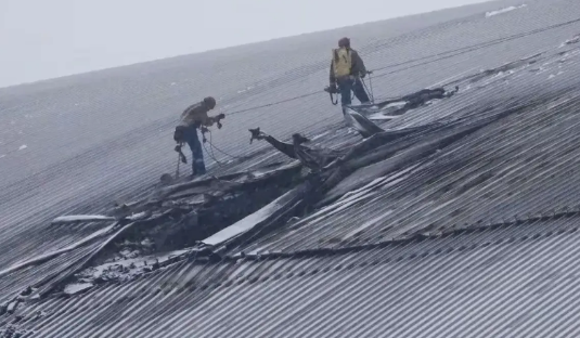 到底是谁如此胆大包天，敢袭击切尔诺贝利核电站？
包住整个切尔诺贝利核电站四号核反