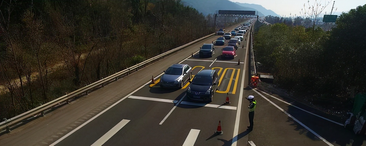 独自驾车跑高速，连续开车1000公里是一种什么体验？过来人告诉你