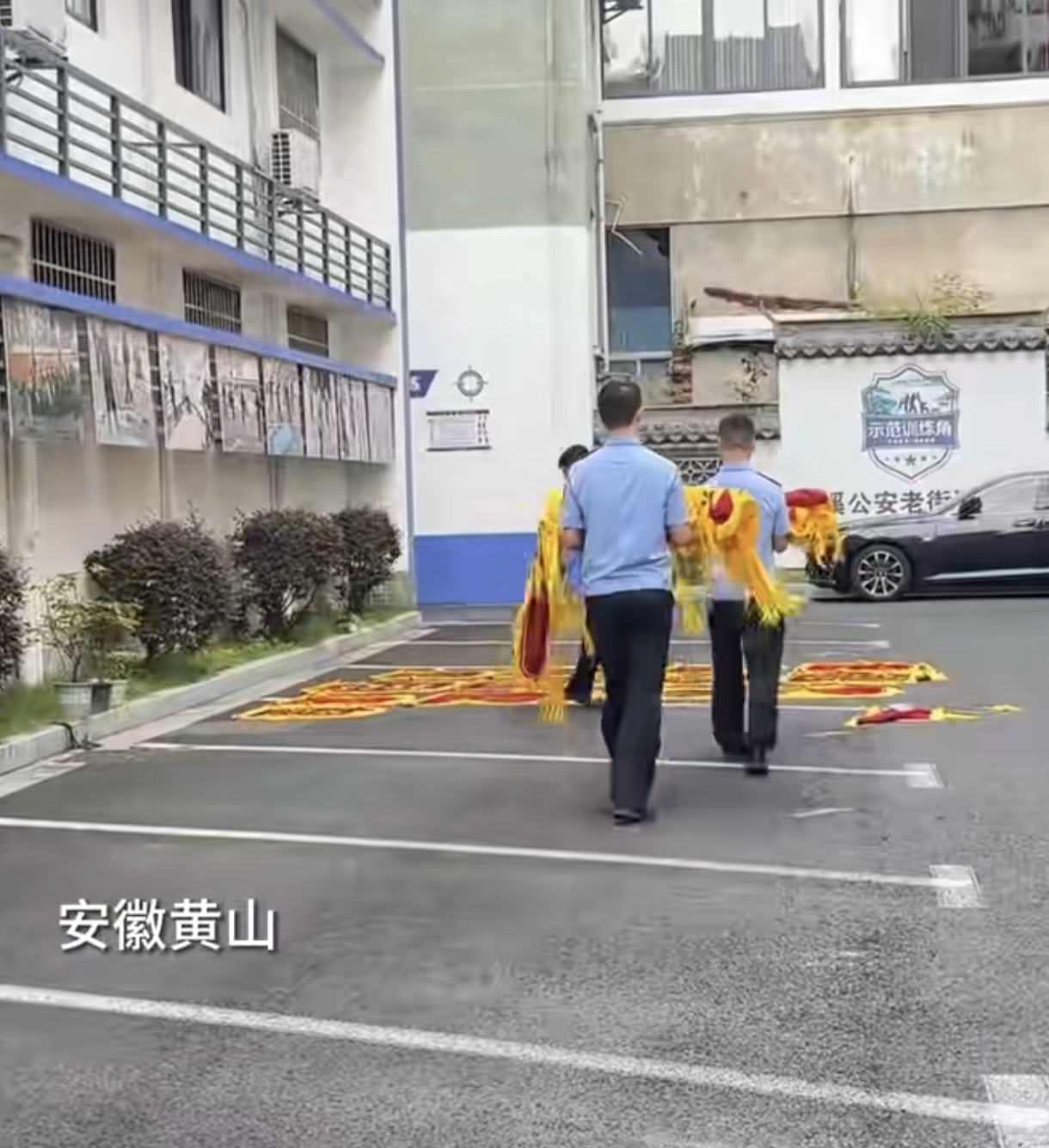 7月10号，安徽黄山梅雨季过后，天气转晴，屯溪公安分局老街派出所把2022年以来