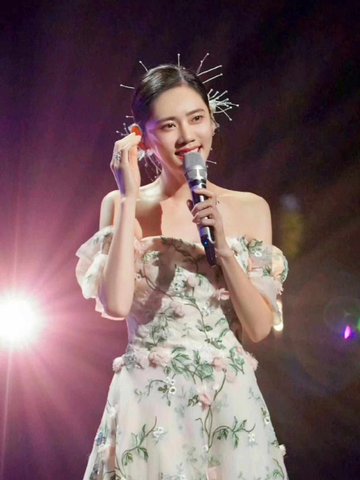 秋瓷炫：她带着战歌，林品如又回来了