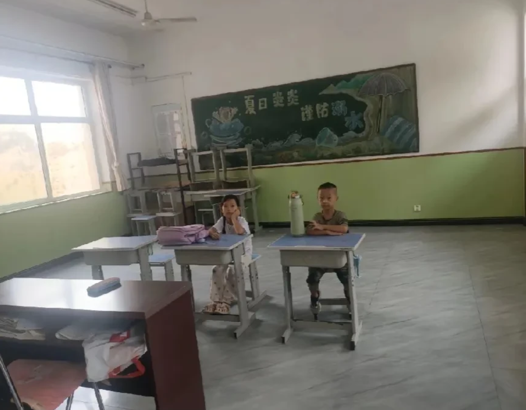 这是今年的一年级；
不知道有没有学习的氛围

就想知道学生都去哪儿了
是大家都不