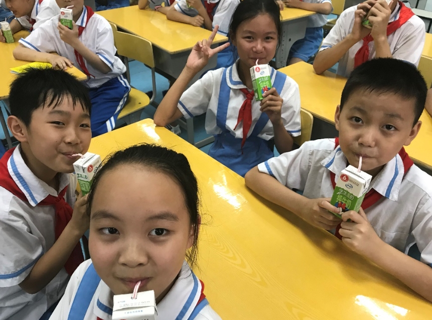 学生奶说实话，就算学校免费给我孩子喝我都不放心，更不要说还要自己出钱。学校强制学