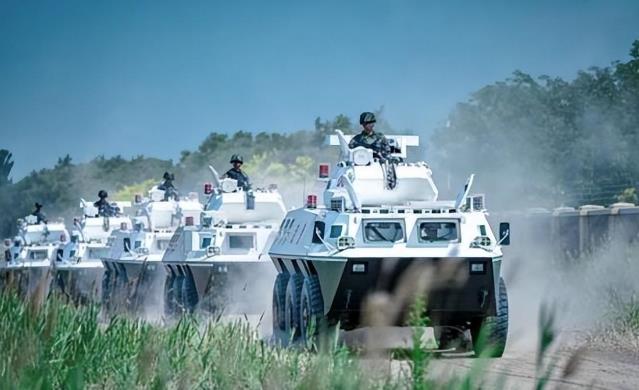 在当今复杂的国际局势中，乌克兰军队的突袭行动如同一声惊雷，震撼了整个世界。自8月