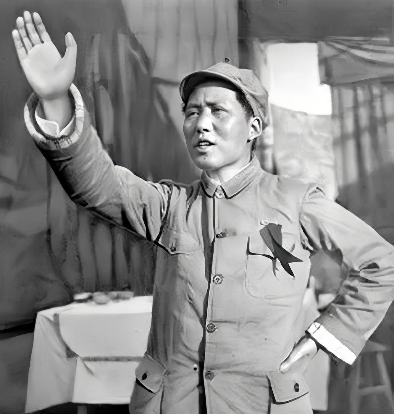 皖南事变爆发后，毛主席在中央政治局会议说，皖南新四军的失败，首先是由于新四军的领