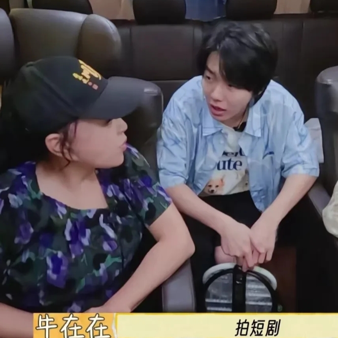 刘晓庆对蔡明说：“我回北京后就要拍短剧了，到时候我请你们去演。”蔡明沉默不语没回