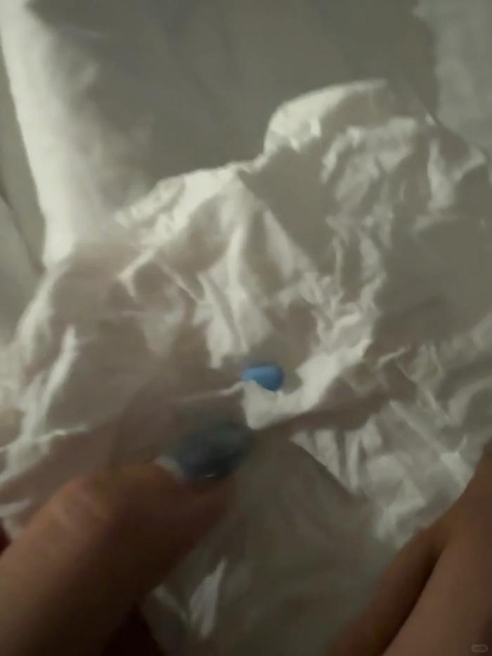男朋友在偷偷吃这个药 今天给男朋友拿裤子的时候发现他有吃药！！这是什么东西呀