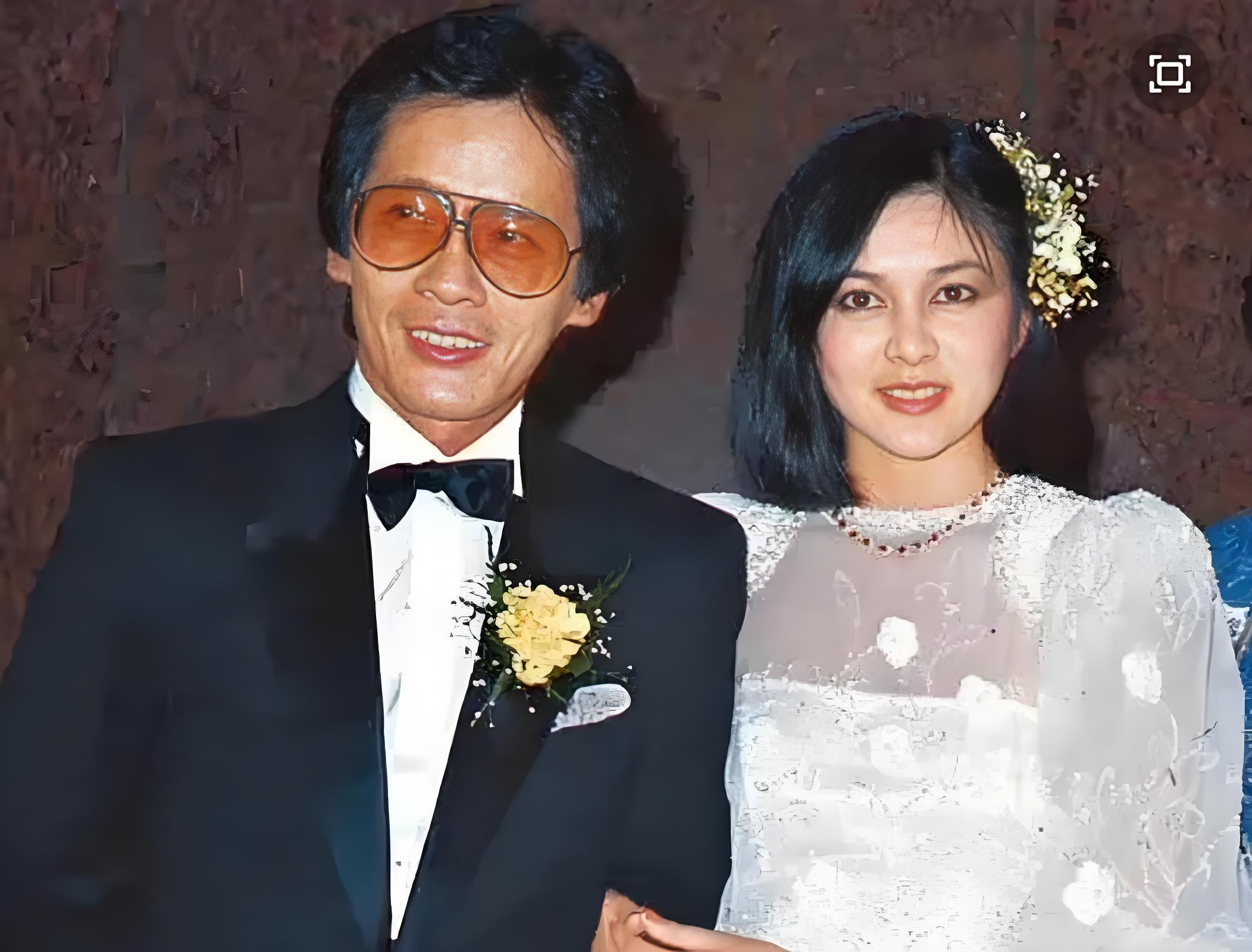 1982年，20岁的关之琳嫁给了大自己18岁的富商王国旌。结果不到一年，两人就离