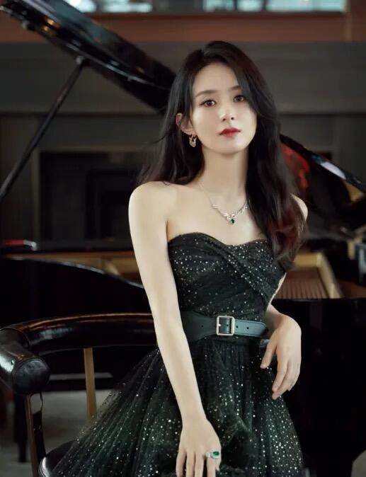 赵丽颖香篆静心，雅趣中寻得生活真谛