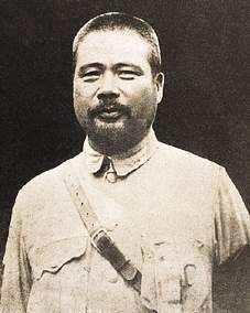 冯玉祥的父亲冯有茂是淮军的一个哨官，相当于排长，在父亲的影响下，冯玉祥12岁的时