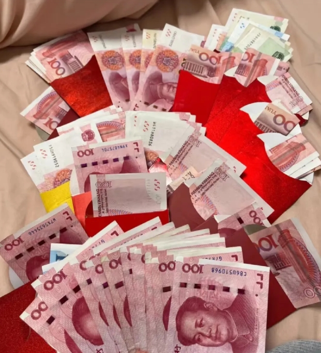 咱就是说，压岁钱保管这事儿我可是“专业”的。今年俩娃压岁钱加起来2000多，一如