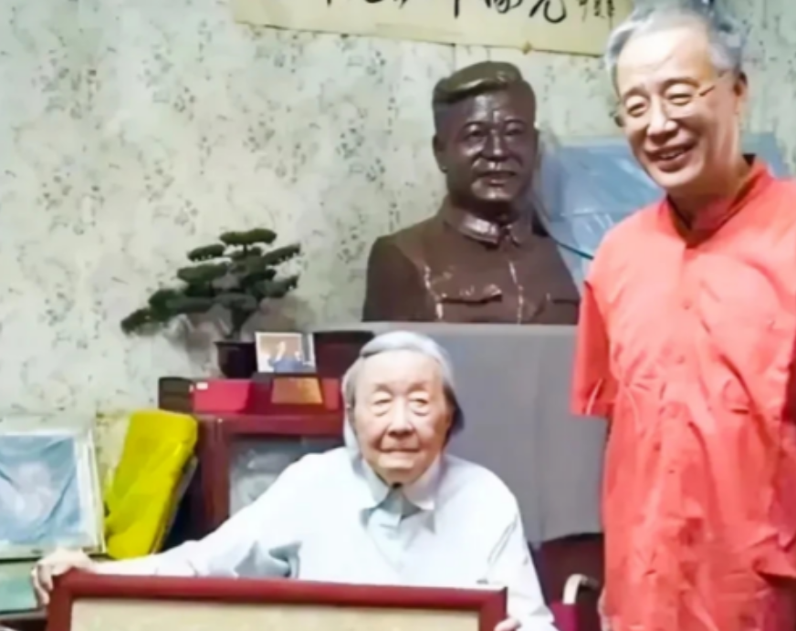 “世人只知两弹元勋邓稼先，却不知其妻子许鹿希！”2023年8月，邓稼先的妻子许鹿