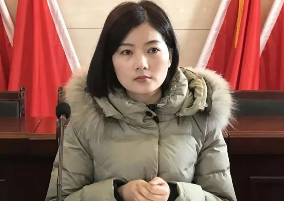 随着李佩霞庭审细节的曝光，需要关注的是毛奇被双开的时候那句“与他人发生不正当性关