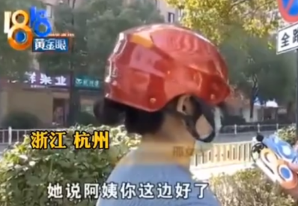 浙江，一41岁女子到超市买菜，结账时，被29岁女收银员叫了声“阿姨”，女子瞬间暴