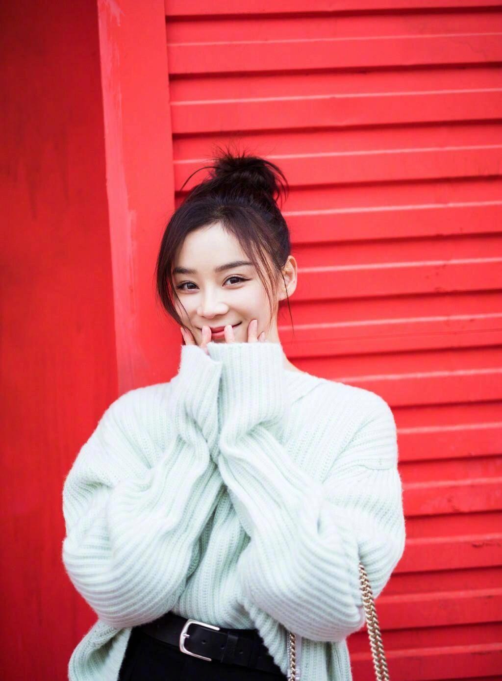 因长相漂亮，被老师力劝做演员，而火不起来