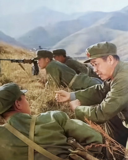 1950年11月29日，一个志愿军排长无视上级命令，弃守高地，放走美军50多辆坦