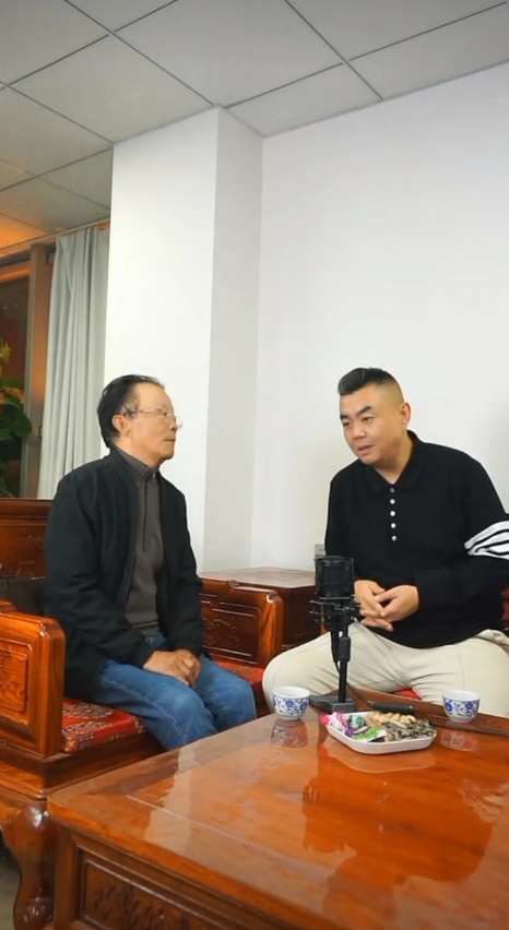 张伯鑫向中华文化促进会副主席郭德纲发声：您才是主流，而我们，才是真正的非主流，地