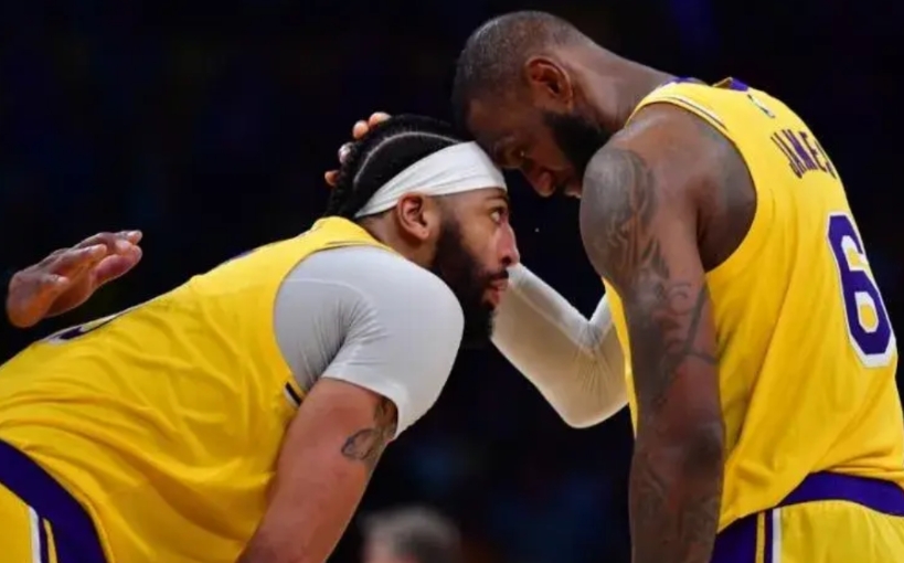 关于小里今后在湖人的定位

联盟现在都在关注湖人小里的动向，因为小里之前是湖人非