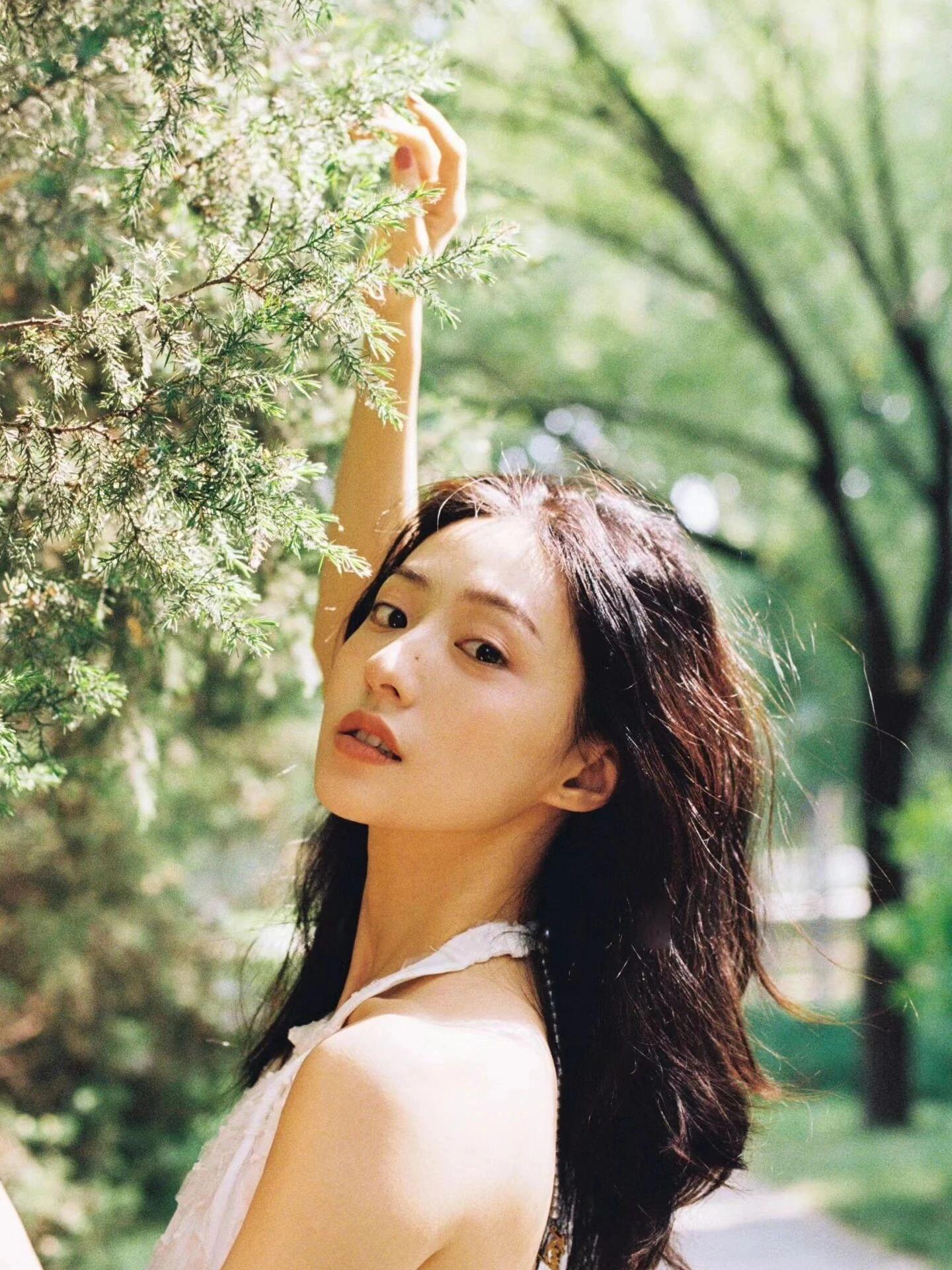 小花胡连馨