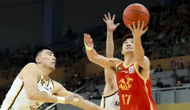 辽篮连败，赵继伟成焦点，状态低迷引担忧