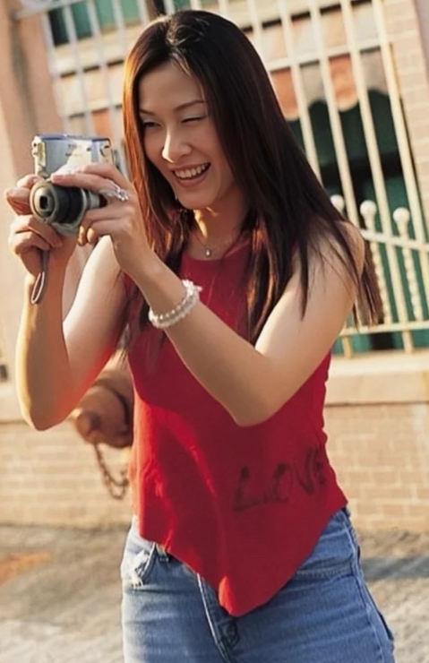 二婚为夫复出还债，曾与梁锦松有段情