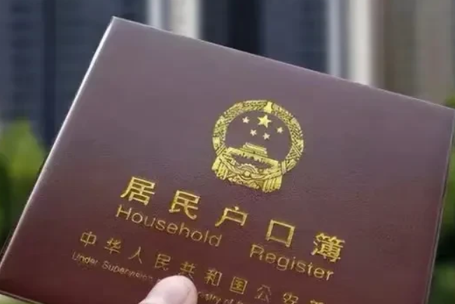 江西，男子撇下妻儿外出打工，从此人间蒸发。妻子既当妈又当爹，独自将儿子抚养长大。