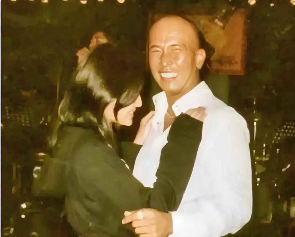 吴佩慈真想活啊！

曲线生命最后一刻，紧紧握住小玥儿的手，试图从女儿那里获得生命