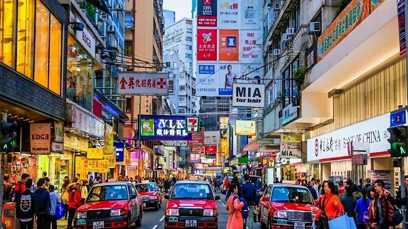 香港楼市松绑后，内地有钱人趋之若鹜，不是没钱了吗？其实还真不是，当明眼人都能看的
