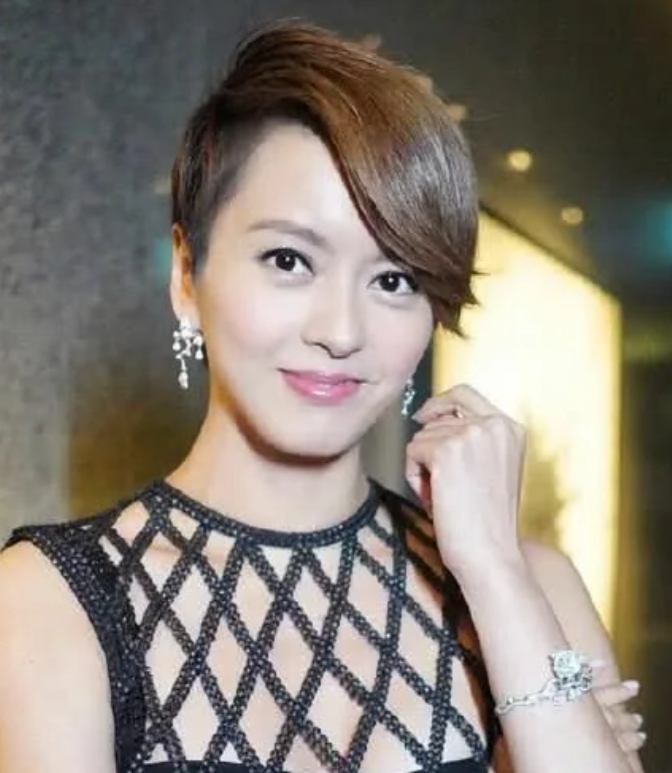 梁咏琪：音乐路上的绽放，精彩人生的传奇