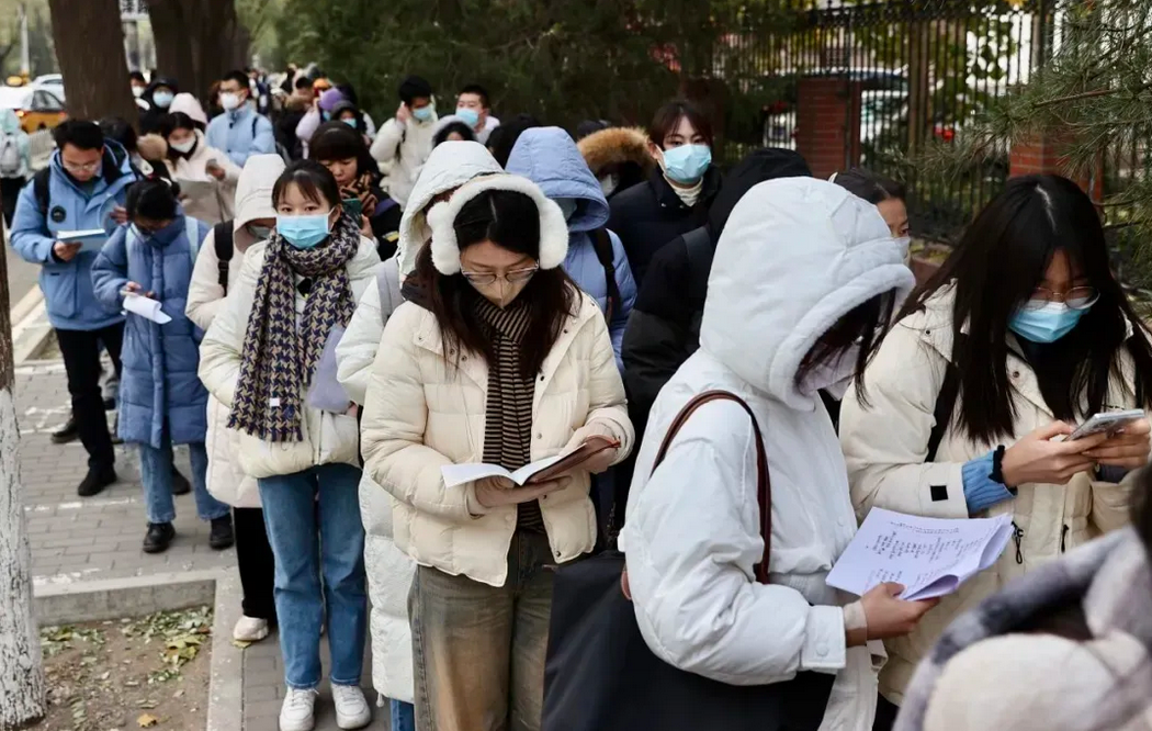 现在， 00后大学生已经和我们那时候不可同日而语了。

他们基本上都是淡人，活在