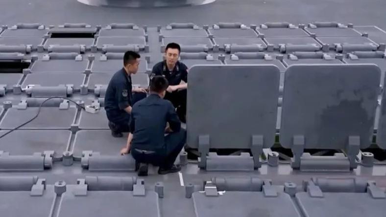 “一坑四弹”，055万吨大驱至今不用，不是没有，是看不上