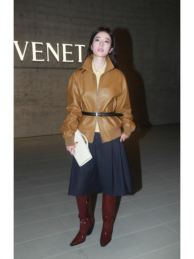 周雨彤这长靴子真不怎么好看