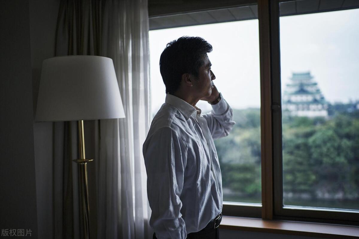 男人离婚不管亲子女，为何对继子视如己出？