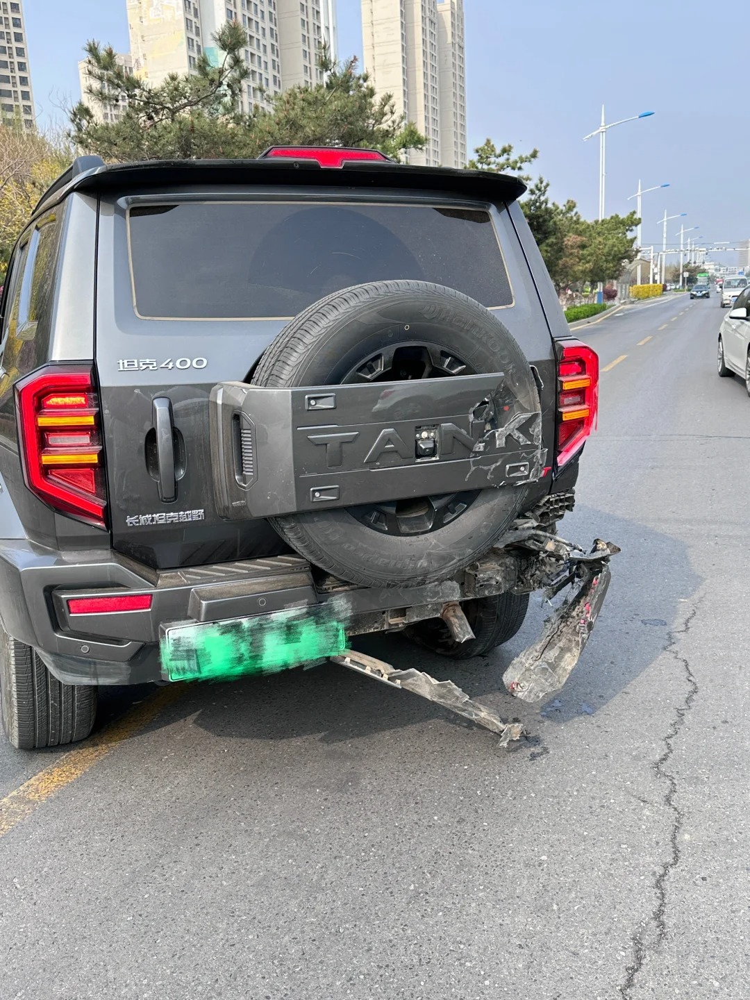 试驾坦克魂丢了
#开车 #坦克400hi4t #坦克
试驾坦克途中被破追尾 吓死