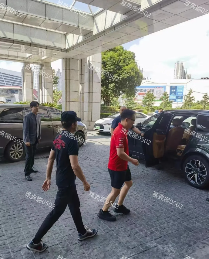 宁波偶遇郭富城，本人真的很年轻，也没有传说中的那么矮，虽然个子不高但身材健硕比例