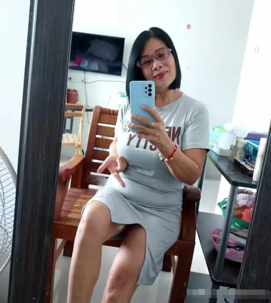 我看阿姨也是风韵犹存啊[捂脸][捂脸][捂脸]