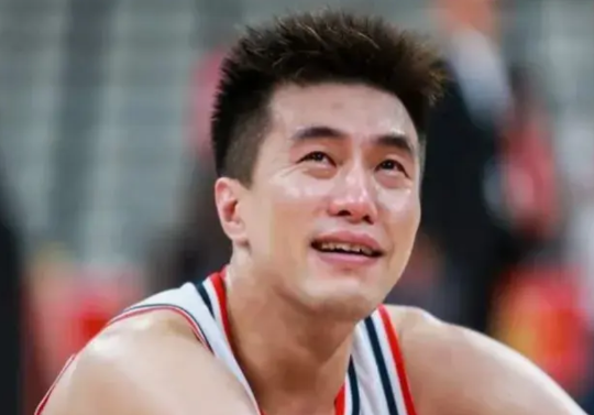 郭艾伦的一只眼睛，估计价值4000万！

郭艾伦加入龙狮俱乐部，2年薪酬1200