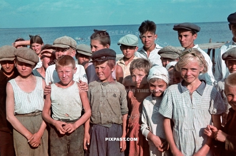 1941年，亚速海边的苏联小孩。