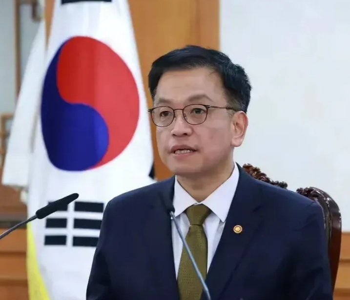 崔相穆，又摊上事了！
原想处理完宪法法官任命这个烫手的山芋，可以过几天安生日子，