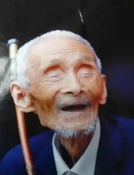 泌阳“瞎老头”去世，惊动各级领导