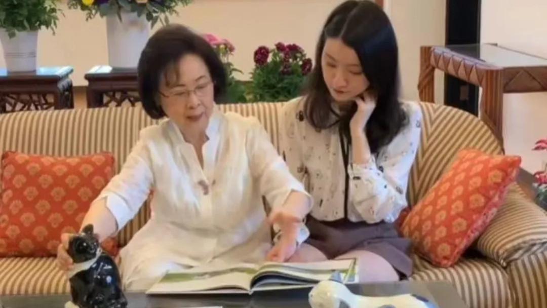 琼瑶本事大，没爱平鑫涛前有本事买房子自住，还额外买房送父母住