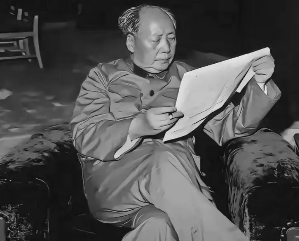 致敬！在天安门城楼上的毛泽东同志。