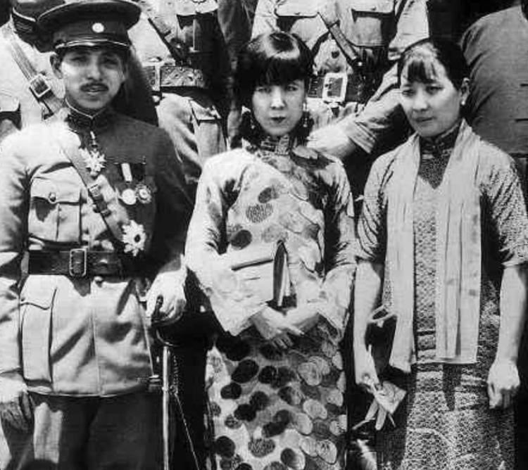 1940年，于凤至乳房溃烂严重，张学良申请让妻子去美国治病，戴笠汇报蒋介石后同意