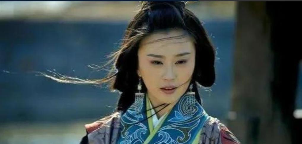 208年，曹操做主将35岁的蔡文姬，许配给22岁的董祀。新婚夜，看着这个已经生过