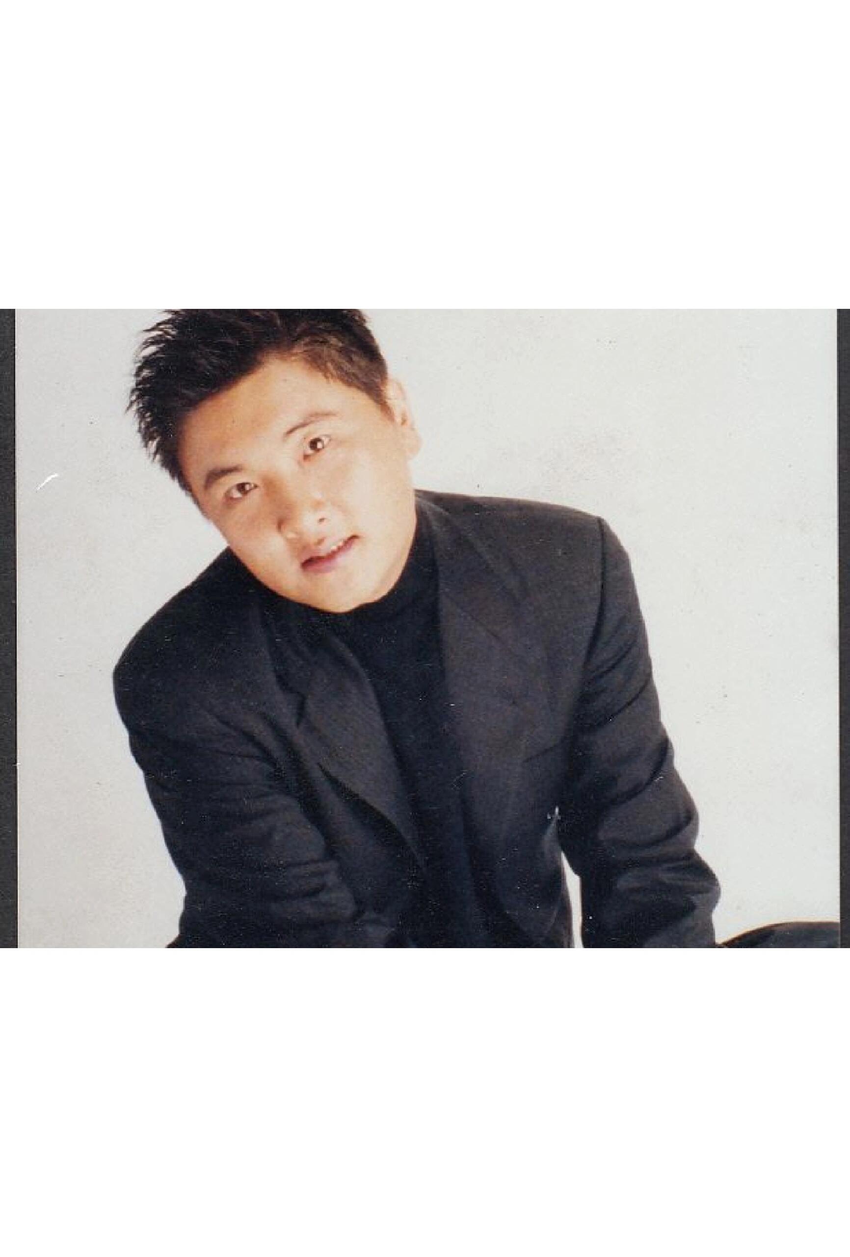 逊楠人生发扬歌声之路，中华儿女旗帜飘飘