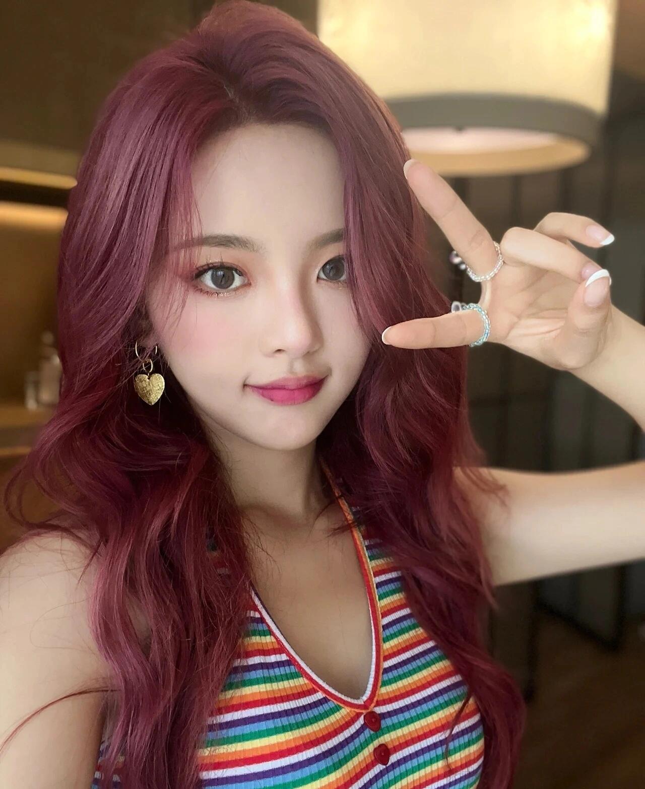 挑战每天发明星图片——杨超越