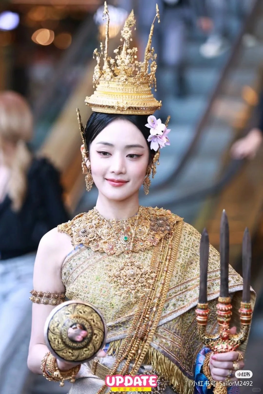 不敢再叫小颗粒
有朝一日我的爱豆变成神仙了。
再叫小颗粒就不尊重了。。。
总感觉