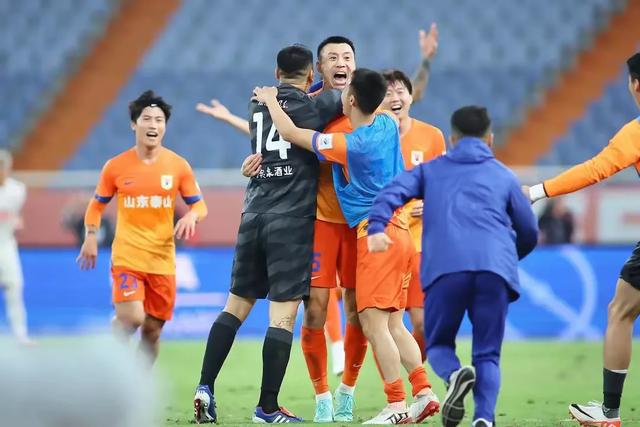 今天让我们为山东泰山加油助威