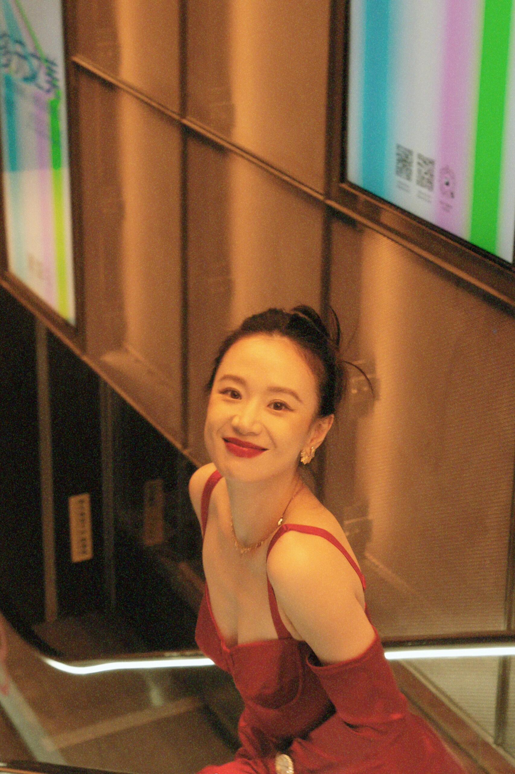 姐平时不化妆是怕随机迷倒一大片