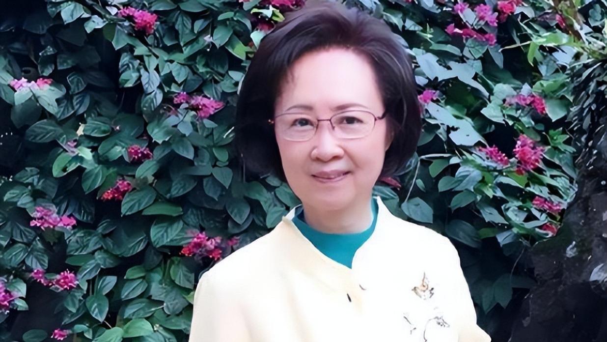 琼瑶账号元旦发文：祝福大家新年快乐，何琇琼晒烟花照片缅怀