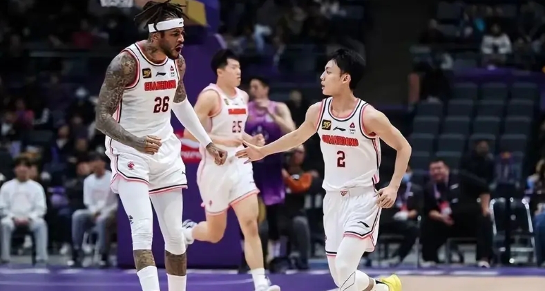 莫兰德合同已经转正，数据进步不大，现在广东队是离不开莫兰德。
1、莫兰德的合同已